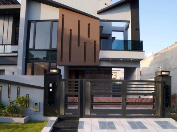 10 Marla Brand New House Available For Sale in Lake City Lahore