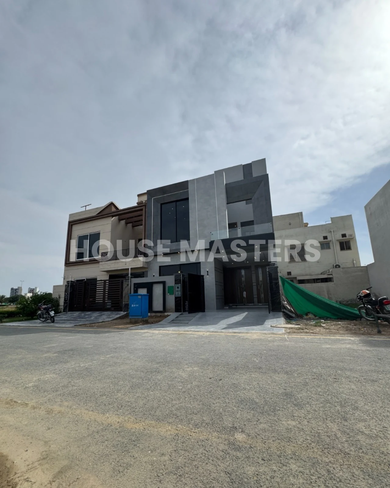 Bahria Orchard House Street View house for sale in Bahria Orchard Phase 2 Lahore wide street view exterior