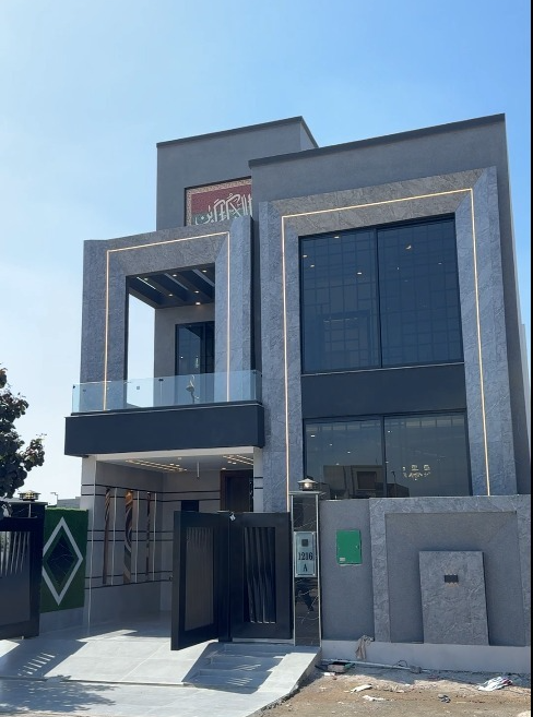 real estate buyer agent services helping clients safeguard property investments in Lahore